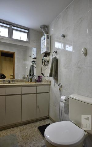 Apartamento à venda com 322m², 4 quartos e 3 vagasBanheiro da Suíte