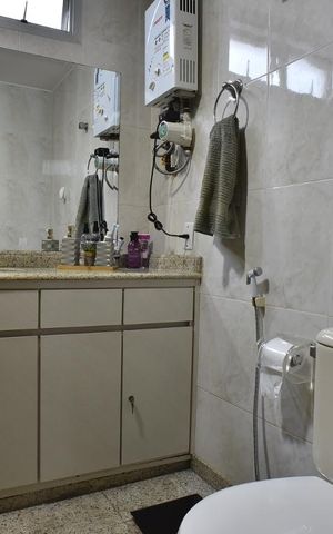Apartamento à venda com 322m², 4 quartos e 3 vagasBanheiro da Suíte