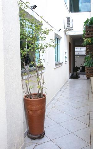 Casa à venda com 160m², 3 quartos e 4 vagasCorredor 