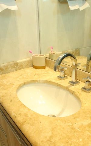 Casa à venda com 160m², 3 quartos e 4 vagasBanheiro Quarto 1 - Suíte