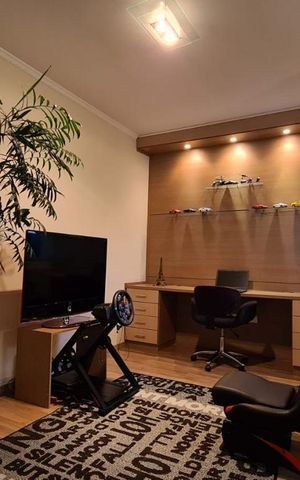 Casa à venda com 160m², 3 quartos e 4 vagas Casa à venda com 160m², 3 quartos e 4 vagasEscritório