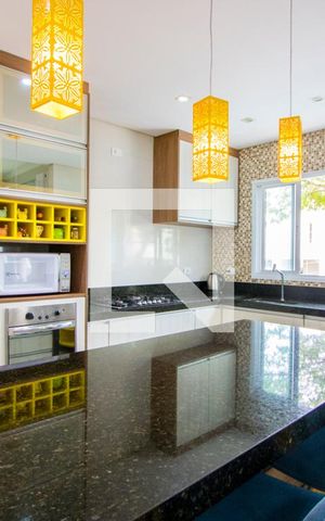 Casa à venda com 370m², 5 quartos e 6 vagasCozinha