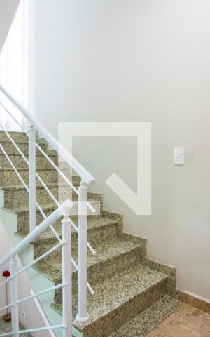 Casa à venda com 370m², 5 quartos e 6 vagasEscadas