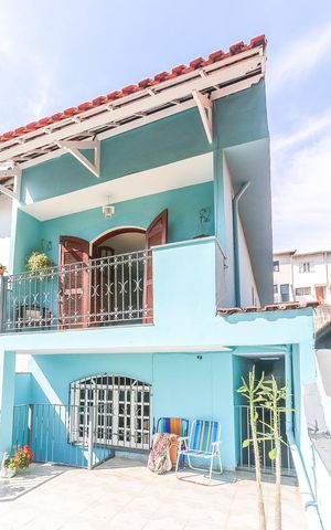 Casa à venda com 200m², 5 quartos e 2 vagas Casa à venda com 200m², 5 quartos e 2 vagasTerraço