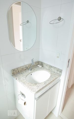 Apartamento à venda com 50m², 2 quartos e 2 vagas Apartamento à venda com 50m², 2 quartos e 2 vagasBanheiro
