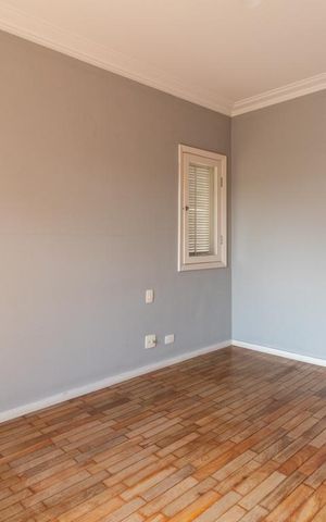 Casa à venda com 375m², 5 quartos e 3 vagas Casa à venda com 375m², 5 quartos e 3 vagasSuite 2