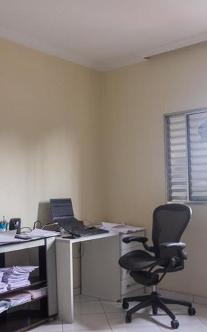 Casa à venda com 287m², 4 quartos e 3 vagas Casa à venda com 287m², 4 quartos e 3 vagasQuarto 3