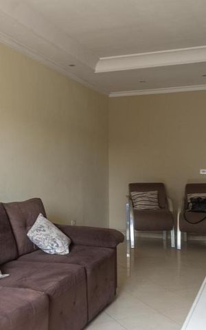 Casa à venda com 287m², 4 quartos e 3 vagas Casa à venda com 287m², 4 quartos e 3 vagasSala