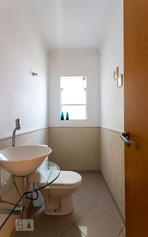 Casa para alugar com 242m², 3 quartos e 8 vagas Casa para alugar com 242m², 3 quartos e 8 vagasLavabo