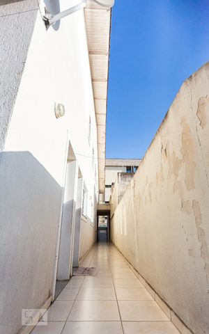 Casa para alugar com 242m², 3 quartos e 8 vagas Casa para alugar com 242m², 3 quartos e 8 vagasCorredor