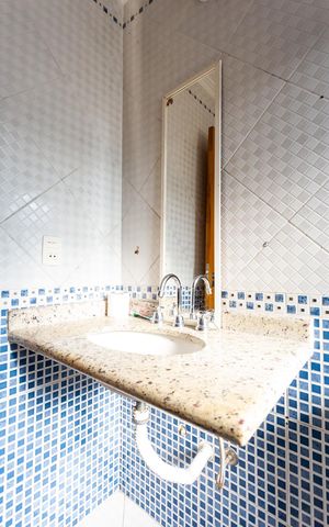 Casa para alugar com 242m², 3 quartos e 8 vagas Casa para alugar com 242m², 3 quartos e 8 vagasBanheiro da Suíte 2