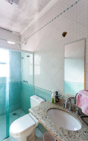 Casa para alugar com 242m², 3 quartos e 8 vagas Casa para alugar com 242m², 3 quartos e 8 vagasBanheiro da Suíte 3