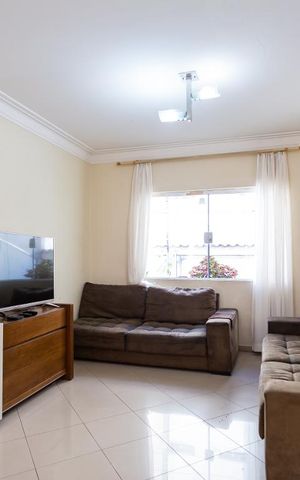 Casa para alugar com 242m², 3 quartos e 8 vagas Casa para alugar com 242m², 3 quartos e 8 vagasSala