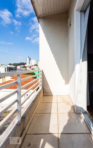 Casa para alugar com 242m², 3 quartos e 8 vagas Casa para alugar com 242m², 3 quartos e 8 vagasVaranda