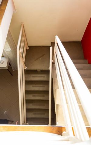 Casa para alugar com 242m², 3 quartos e 8 vagas Casa para alugar com 242m², 3 quartos e 8 vagasEscada