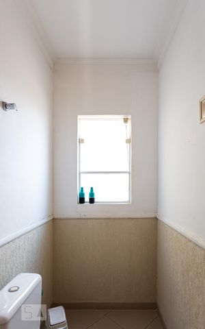 Casa para alugar com 242m², 3 quartos e 8 vagas Casa para alugar com 242m², 3 quartos e 8 vagasLavabo