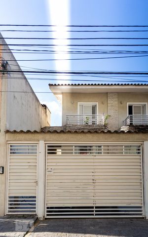 Casa para alugar com 242m², 3 quartos e 8 vagas Casa para alugar com 242m², 3 quartos e 8 vagasFachada