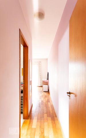 Casa para alugar com 242m², 3 quartos e 8 vagas Casa para alugar com 242m², 3 quartos e 8 vagasCorredor
