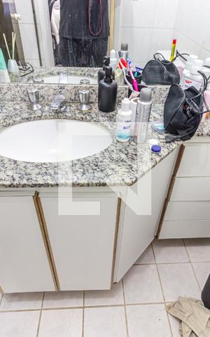 Apartamento à venda com 70m², 3 quartos e 2 vagas Apartamento à venda com 70m², 3 quartos e 2 vagasBanheiro da Suíte