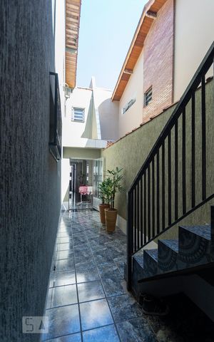 Casa à venda com 236m², 2 quartos e 2 vagasCORREDOR EXTERNO