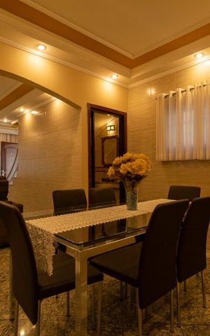 Casa à venda com 236m², 2 quartos e 2 vagasSALA