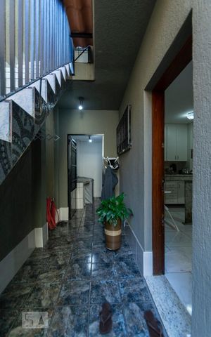 Casa à venda com 236m², 2 quartos e 2 vagasCORREDOR EXTERNO