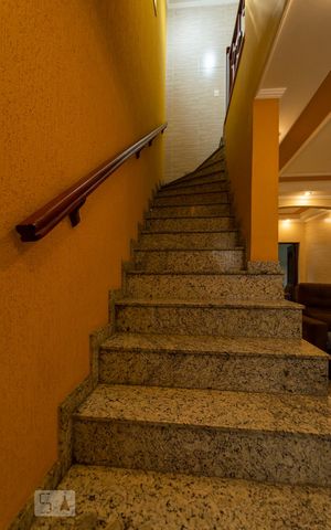 Casa à venda com 236m², 2 quartos e 2 vagasESCADAS
