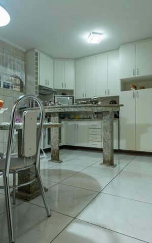 Casa à venda com 236m², 2 quartos e 2 vagasCOZINHA