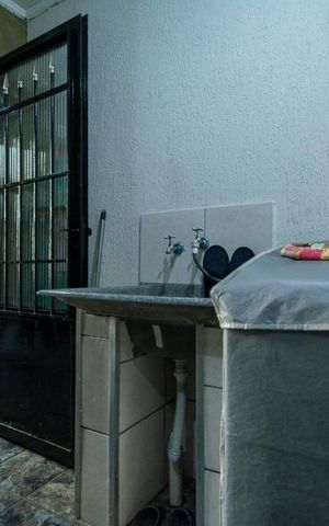 Casa à venda com 236m², 2 quartos e 2 vagasAREA DE SERVIÇO