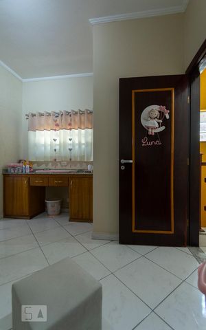 Casa à venda com 236m², 2 quartos e 2 vagasCLOSET
