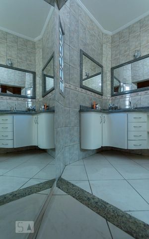 Casa à venda com 236m², 2 quartos e 2 vagasBANHEIRO SUITE 1