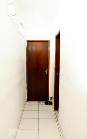 Casa à venda com 171m², 3 quartos e 3 vagas Casa à venda com 171m², 3 quartos e 3 vagasCorredor
