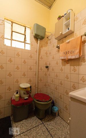 Casa à venda com 505m², 4 quartos e 5 vagas Casa à venda com 505m², 4 quartos e 5 vagasBanheiro 1