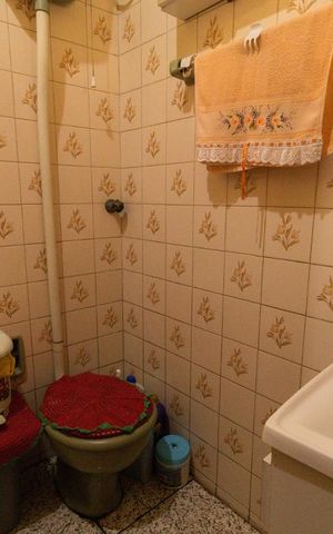 Casa à venda com 505m², 4 quartos e 5 vagas Casa à venda com 505m², 4 quartos e 5 vagasBanheiro 1