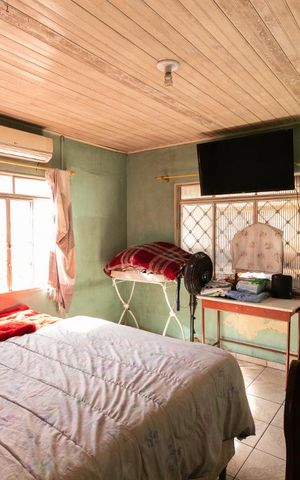 Casa à venda com 505m², 4 quartos e 5 vagas Casa à venda com 505m², 4 quartos e 5 vagasQuarto 2