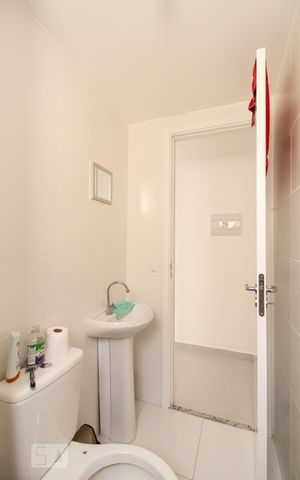 Apartamento à venda com 46m², 2 quartos e sem vaga Apartamento à venda com 46m², 2 quartos e sem vagaBanheiro