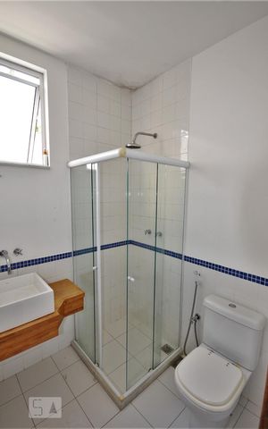 Casa à venda com 276m², 5 quartos e 2 vagasBanheiro 2