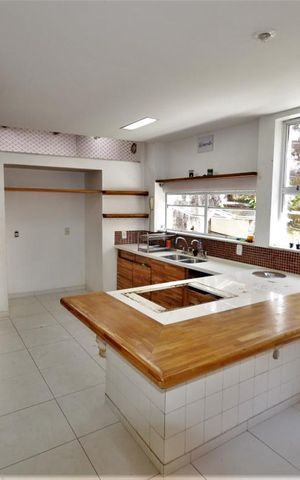 Casa à venda com 276m², 5 quartos e 2 vagasCozinha