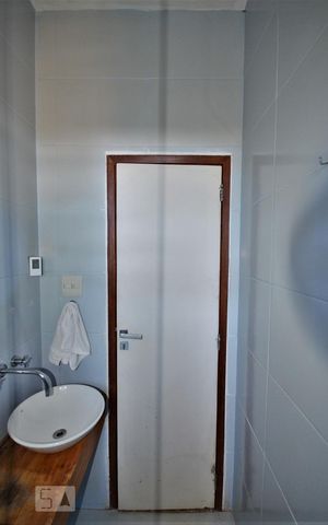 Casa à venda com 276m², 5 quartos e 2 vagasBanheiro 3