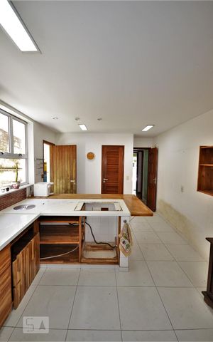 Casa à venda com 276m², 5 quartos e 2 vagasCozinha