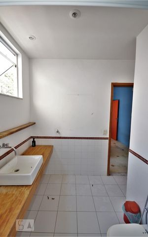 Casa à venda com 276m², 5 quartos e 2 vagasBanheiro 1