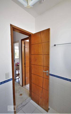 Casa à venda com 276m², 5 quartos e 2 vagasBanheiro 2