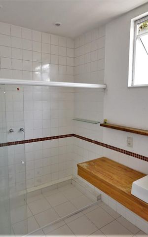 Casa à venda com 276m², 5 quartos e 2 vagasBanheiro 1