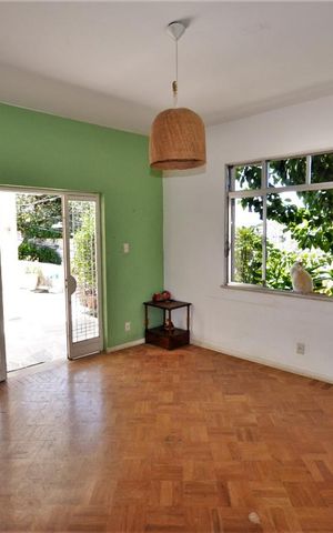 Casa à venda com 276m², 5 quartos e 2 vagasSala 1