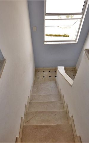 Casa à venda com 276m², 5 quartos e 2 vagasEscada