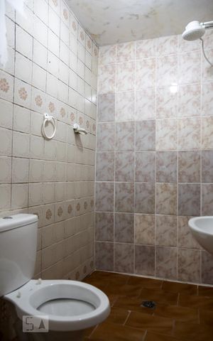 Casa para alugar com 38m², 1 quarto e sem vaga Casa para alugar com 38m², 1 quarto e sem vagaBanheiro