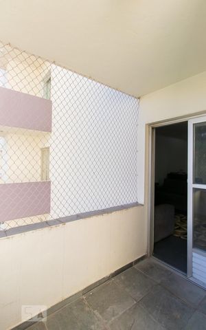 Apartamento para alugar com 65m², 2 quartos e 1 vagaVaranda