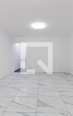 Casa à venda com 128m², 3 quartos e 2 vagas Casa à venda com 128m², 3 quartos e 2 vagasSala