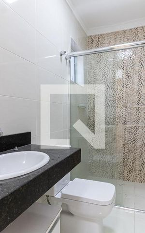 Casa à venda com 128m², 3 quartos e 2 vagas Casa à venda com 128m², 3 quartos e 2 vagasBanheiro da Suíte