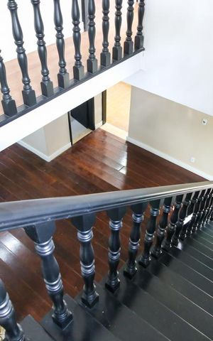 Casa para alugar com 256m², 3 quartos e 6 vagasEscadas